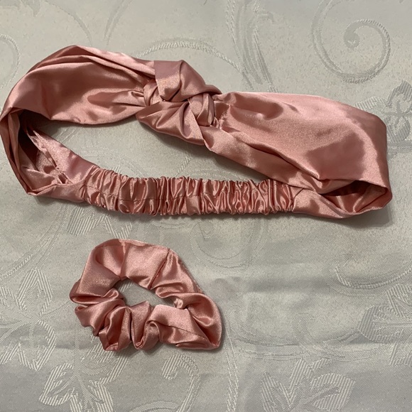 VS bandana and hair elastic - Picture 3 of 7